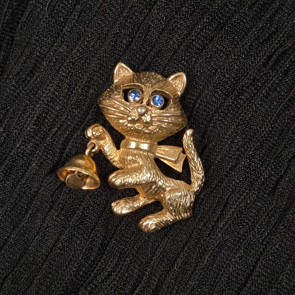 Vintage Avon Cat Brooch Blue Rhinestone Eyes Dangling Bell Gold Tone Kitty Pin